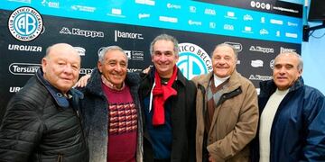 Mingo Ceballe, Hugo Carballo, Lorenzo Cabrera, Luis Bracamonte, junto al periodista Gustavo Farías, recordando a los Piratas del '68\u002E