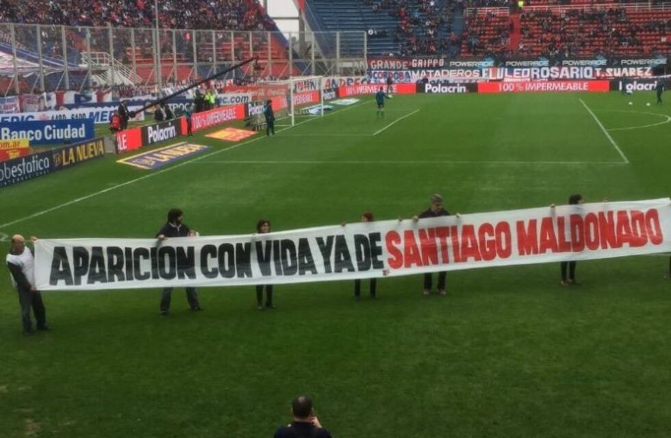 En el Nuevo Gasómetro se pidió por la aparición con vida de Santiago Maldonado