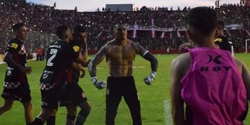 Un gol sobre la hora para una guapeada que salvó el invicto como local\u002E El arquero ex Instituto terminó como figura\u002E