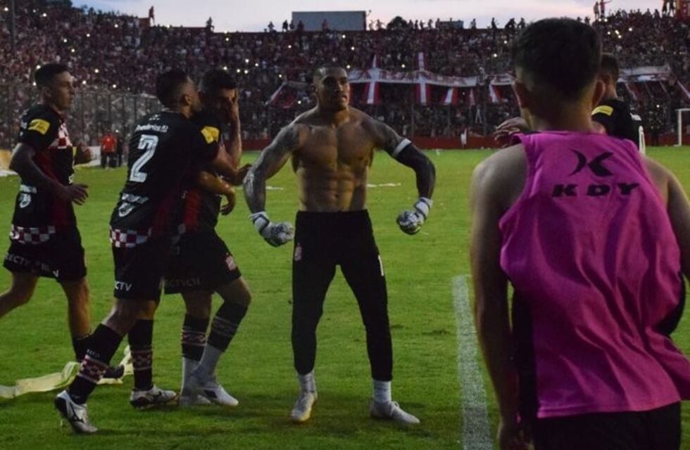 Nacho Arce, ex arquero de Instituto, el héroe para el empate de San Martín