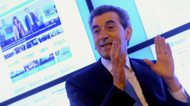 Buenos Aires El ministro de Interior y Transporte Florencio Randazzo lanzo la tramitacion del pasaporte por internetrnDYN09, BUENOS AIRES, 01/09/2014, FLORENCIO RANDAZZO BRINDA CONFERENCIA DE PRENSA PARA REALIZAR ANUNCIOS SOBRE EL PASAPORTE. FOTO:DYN/LUCIANO THIEBERGER, buenos aires Florencio Randazzo tramitacion del pasaporte por internet lanzamiento nueva forma de sacar el pasaporte conferencia de prensa ministro