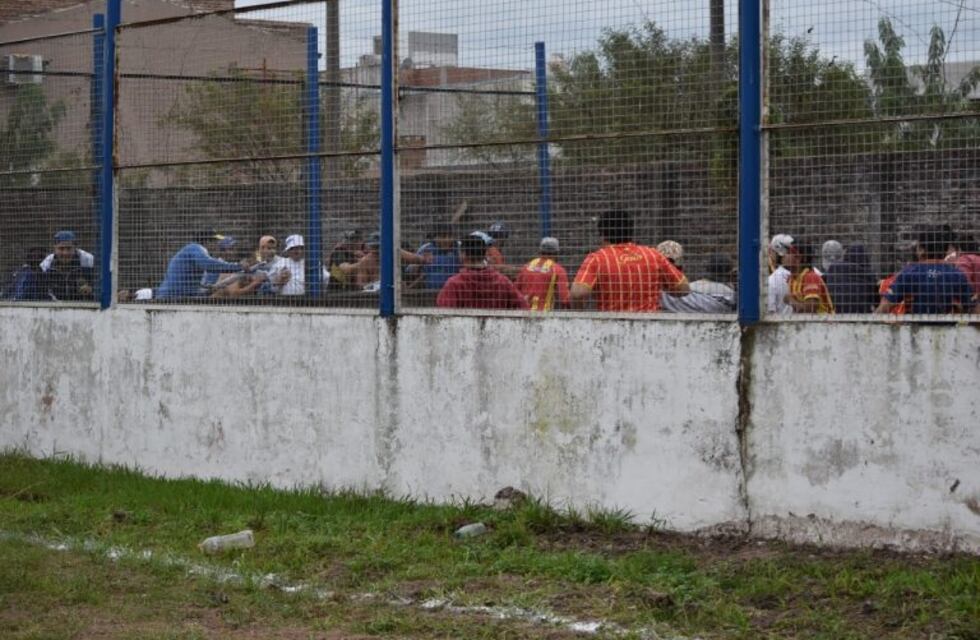 Batalla campal obliga a suspender partido liguero en Resistencia