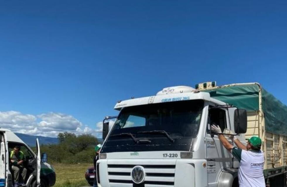 En el peaje Las Termas-Tucumán entregan viandas a los camioneros