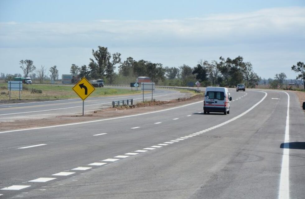 Un oficial de la Policía de Salta murió tras chocar con su moto contra un camión