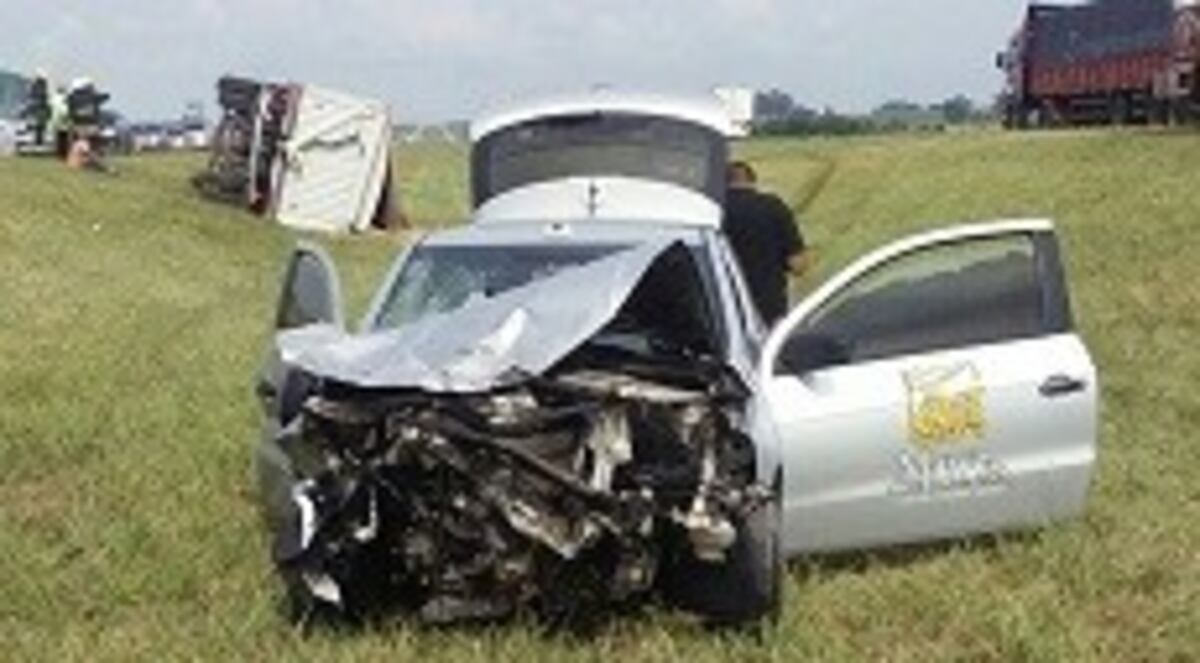 Siniestro entre auto y camiu00f3n