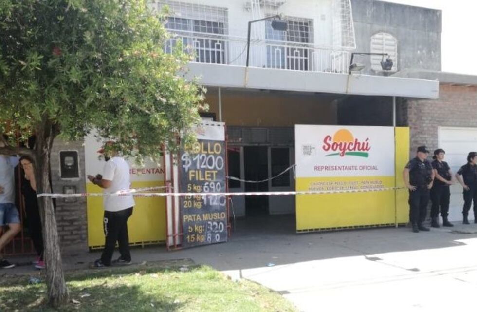 Para robar una pollería golpeó al empleado y le disparó al techo pero no se llevó nada