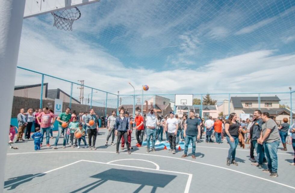 Se inauguró un playón de básquet en homenaje a la "generación dorada"