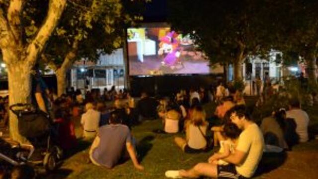 Ciclo de cine bajo el puente.