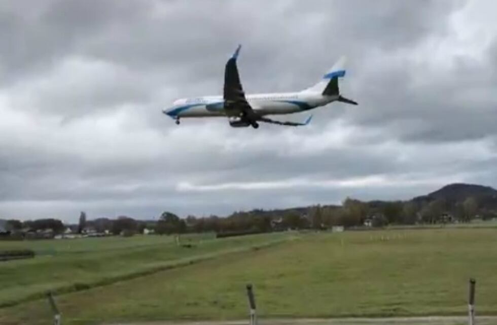 Video increíble: intentó aterrizar en plena tormenta, pero... mejor no