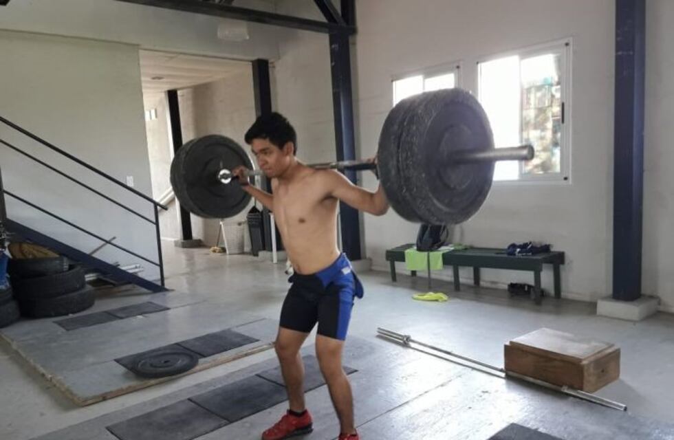 Jonathan Leyes se prepara para su pase de categoría