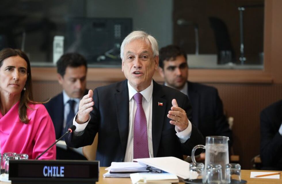 Chile: Piñera decretó el Estado de Emergencia tras los graves incidentes por el aumento en el subte