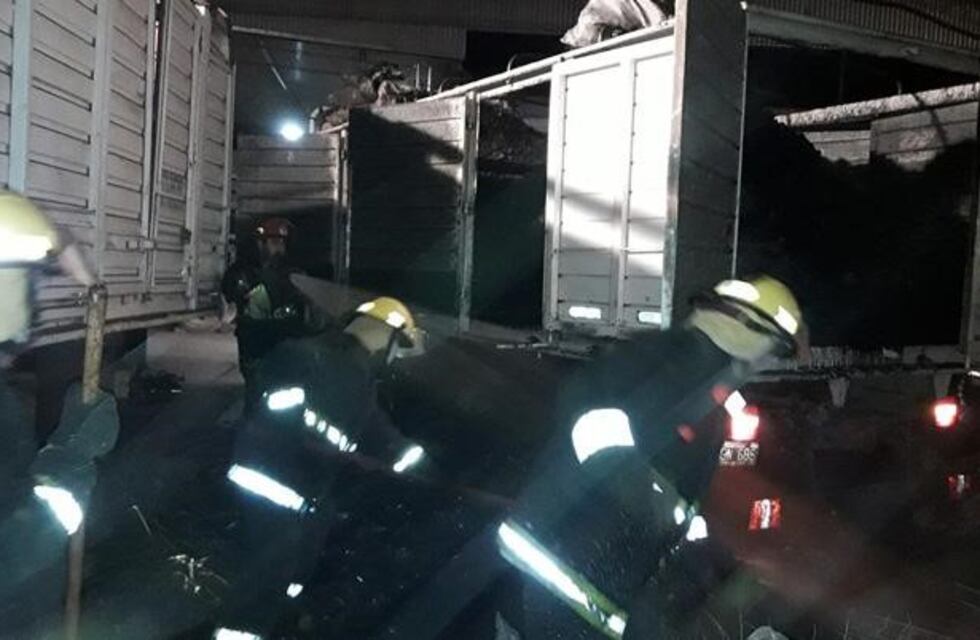 El incendio de un camión causó pánico en Frías