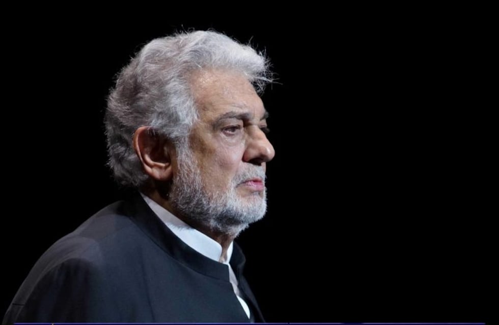 Plácido Domingo aceptó "toda la responsabilidad" tras repetidas denuncias de acoso sexual