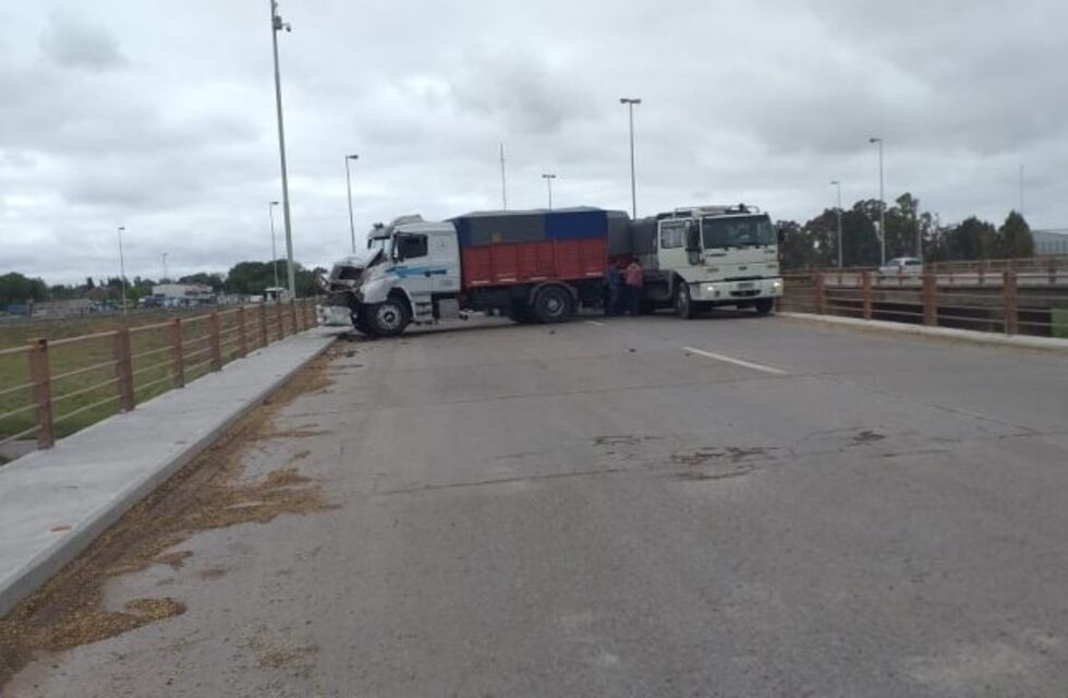 Fuerte choque entre camiones en la ruta 3