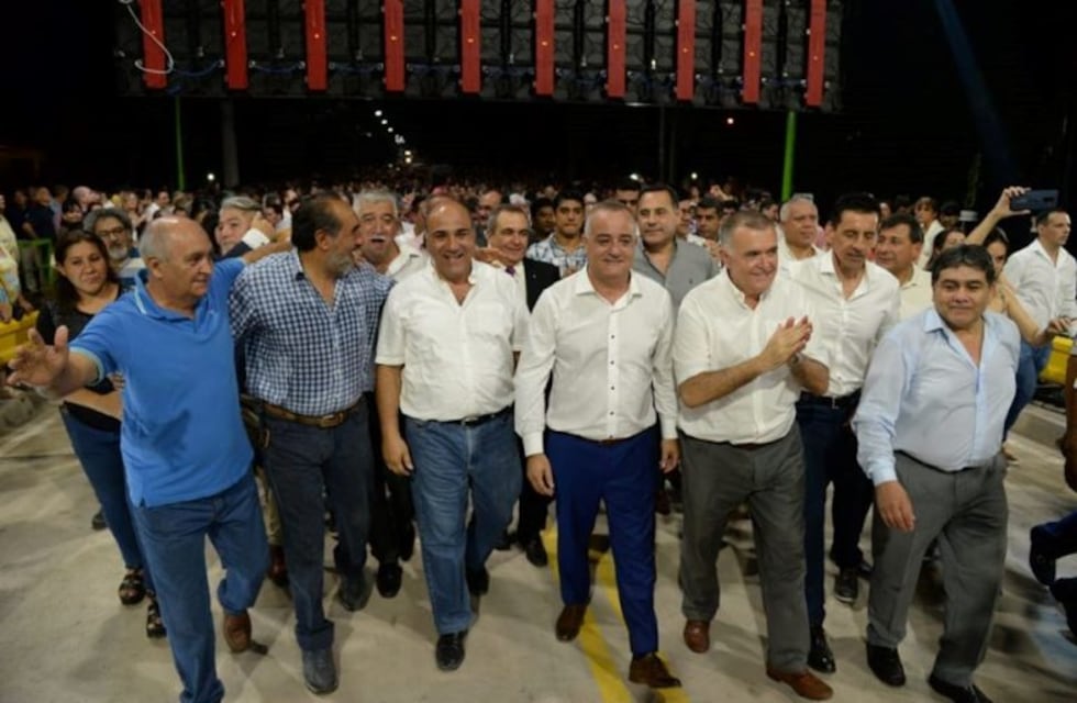 Juan Manzur participó en la inauguración del puente José Carmelo Vera en Tafí Viejo