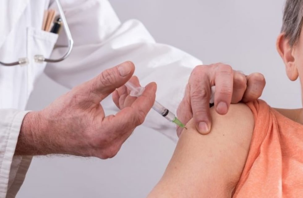 Vacunación antigripal: lugares, fechas y horarios donde podrán acudir los mayores de 65 años