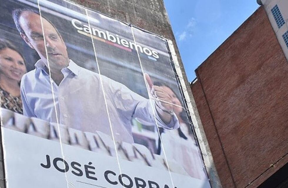 Polémica por una propaganda de Cambiemos tapando un mural de Vanzo