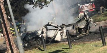 Explosión de auto en La Fluvial