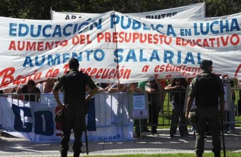 Los docentes universitarios de Rosario ratificaron su adhesión al paro de 48 horas esta semana