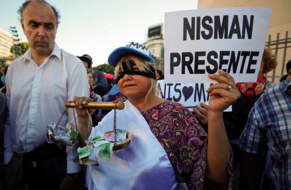 Caso Nisman: presentarán un nuevo documento judicial que apoya la hipótesis del homicidio