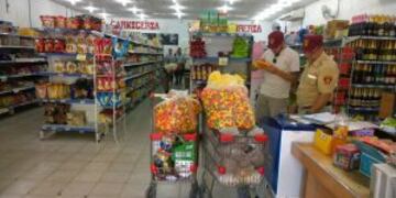 Decomisaron alimentos y medicamentos vencidos en un supermercado chino de zona oeste.