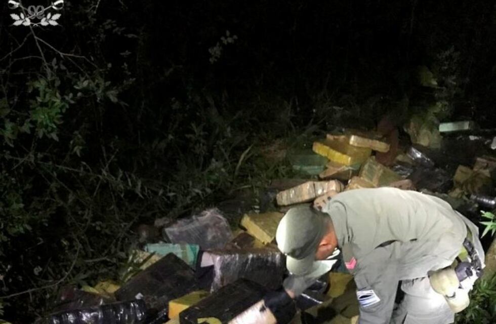 Camión repleto de droga cae por barranco de ocho metros en H. Yrigoyen
