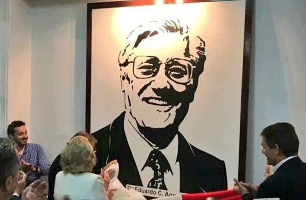 Eduardo Angeloz fue homenajeado en la Casa Radical