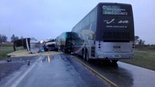 El micro de la empresa Vosa viajaba en dirección hacia el norte\u002E (FM Amiga)