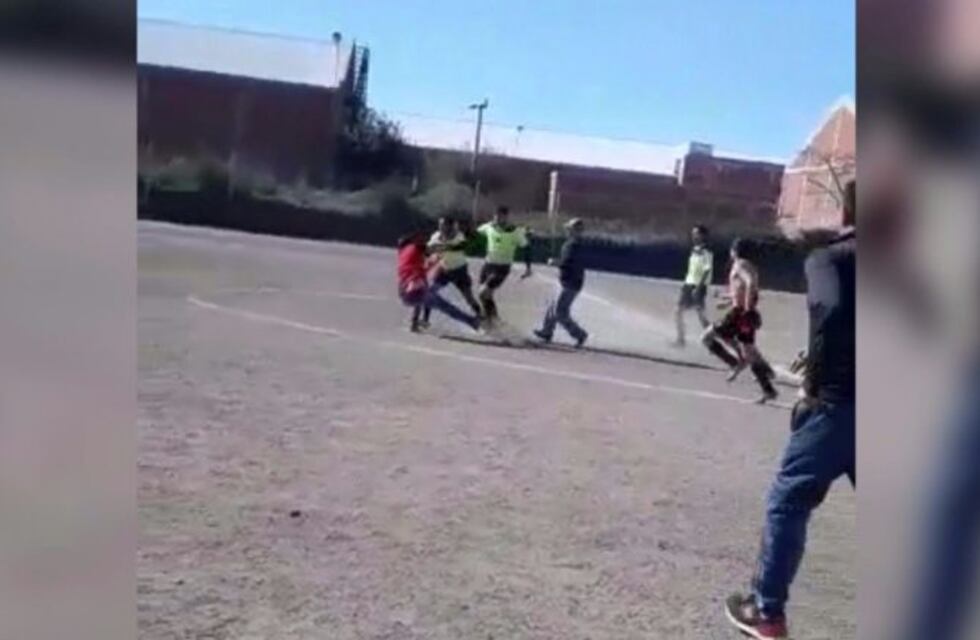 Por un director técnico violento suspendieron un campeonato infantil