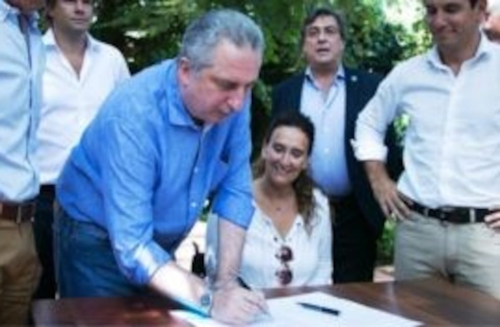 Passalacqua y Michetti: convenio para fabricar casas de madera