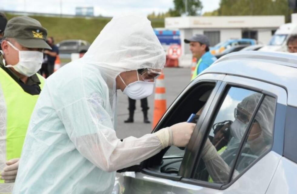 Detuvieron a un conductor en Ruta 2 que presentaba síntomas y había tenido contacto con gente del exterior
