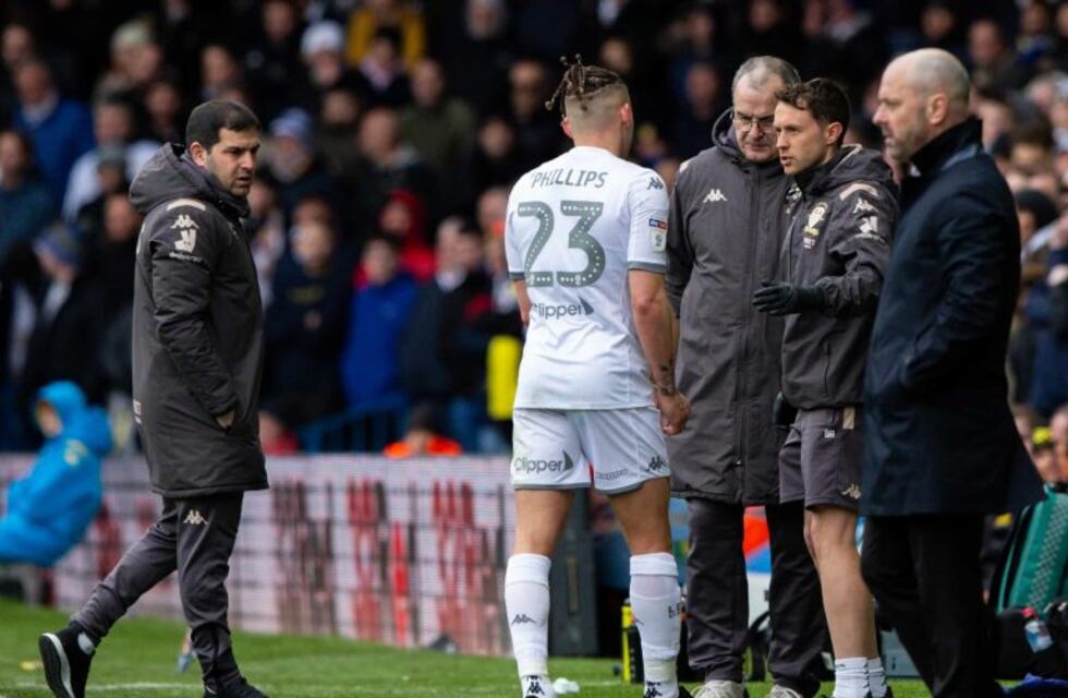 Leeds: Bielsa le regaló una camiseta de Newell's a un jugador de su equipo