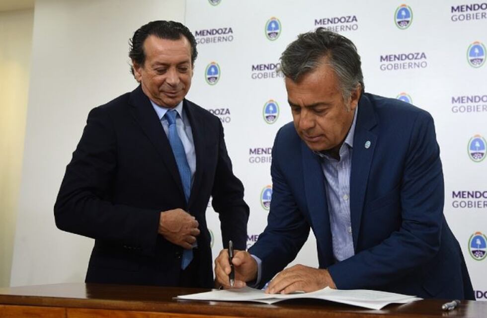 Cornejo, empresarios y sindicatos firmaron un acuerdo para la explotación de hidrocarburos