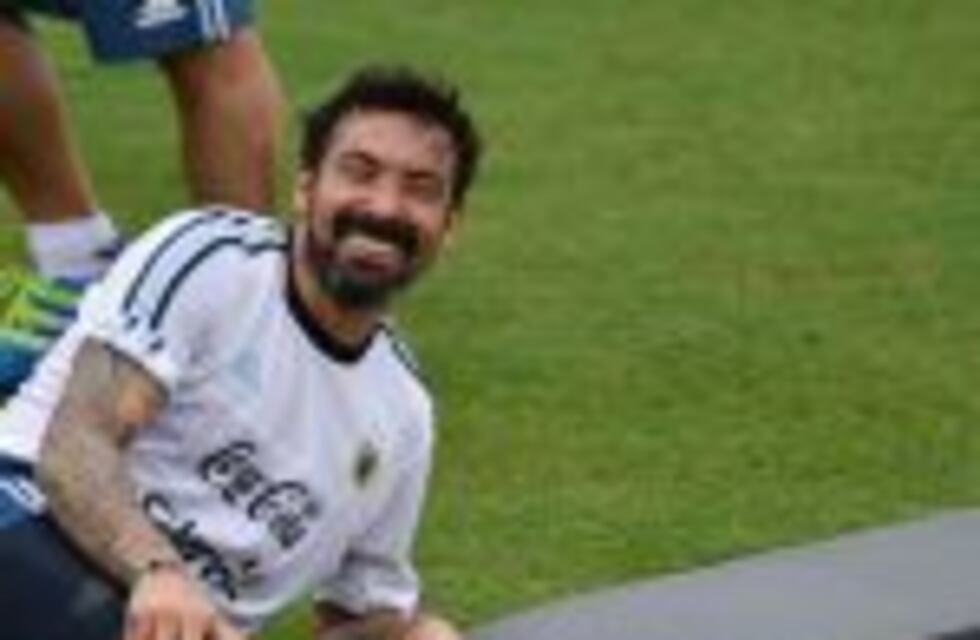 Lavezzi iniciará acciones legales contra el periodista que lo acusó de fumar marihuana