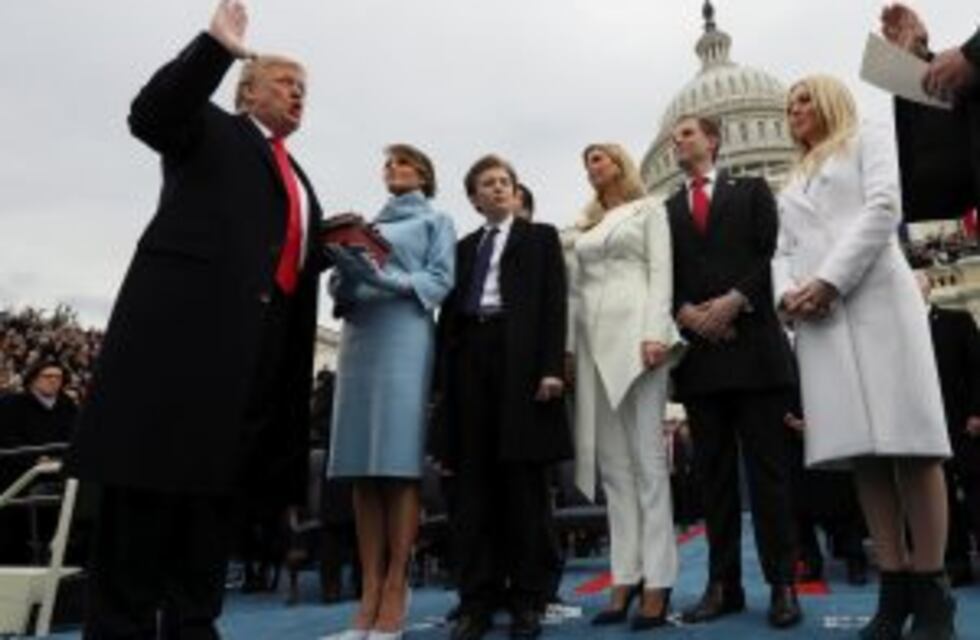 Donald Trump juró como el 45° Presidente de los Estados Unidos y prometió blindar las fronteras