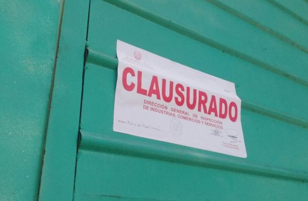 Clausuraron el lavadero de Pellegrini al 4100 donde habían estrellado un auto contra una pared