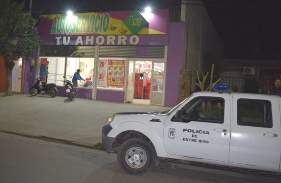 Un hombre fue detenido cuando intentaba sustraer alimentos de un supermercado