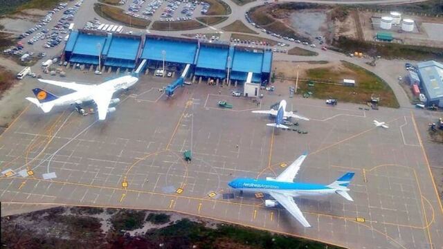El aeropuerto "Malvinas Argentinas" de la ciudad de Ushuaia, recibiría los vuelos encapsulados.
