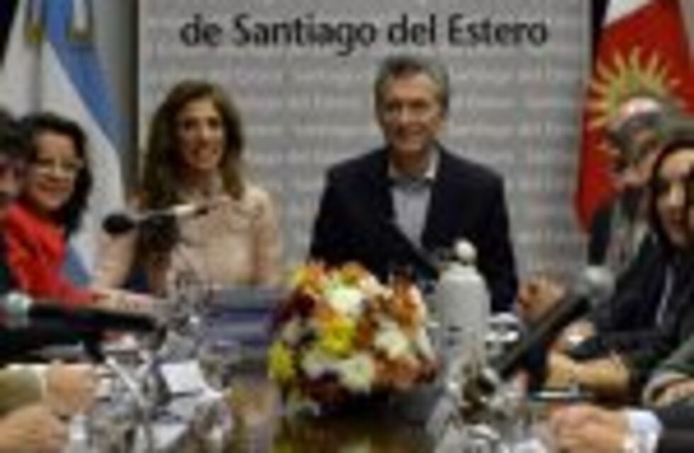 La Gobernadora de Santiago del Estero acordó un bono de $7 mil para los empleados públicos
