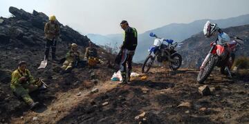Motociclistas carlospacenses colaboraron con bomberos en medio incendios\u002E (Foto: Facebook / Abi Maldonado)\u002E