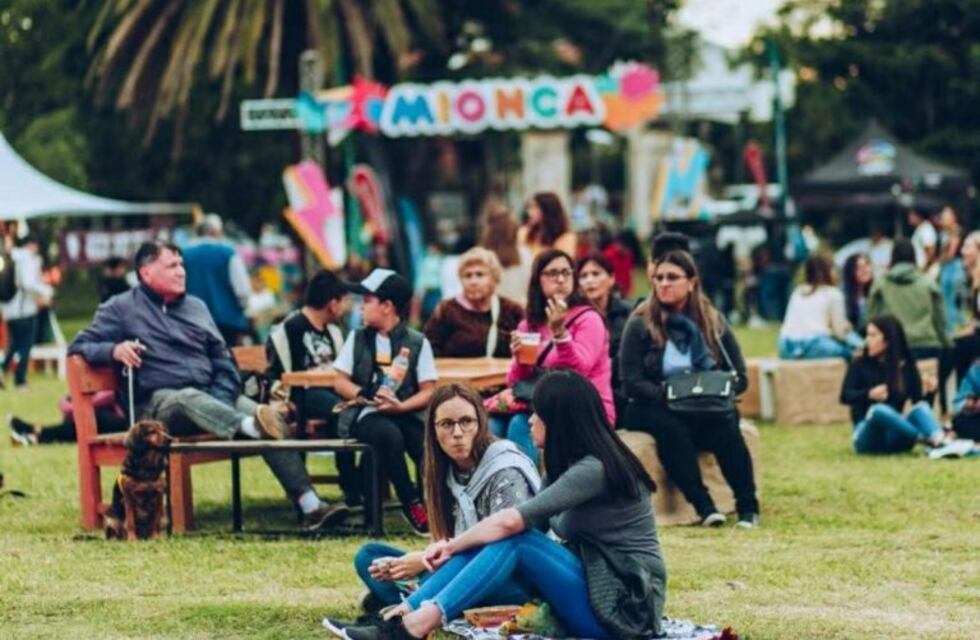 Mionca arrancó con buen acompañamiento de público