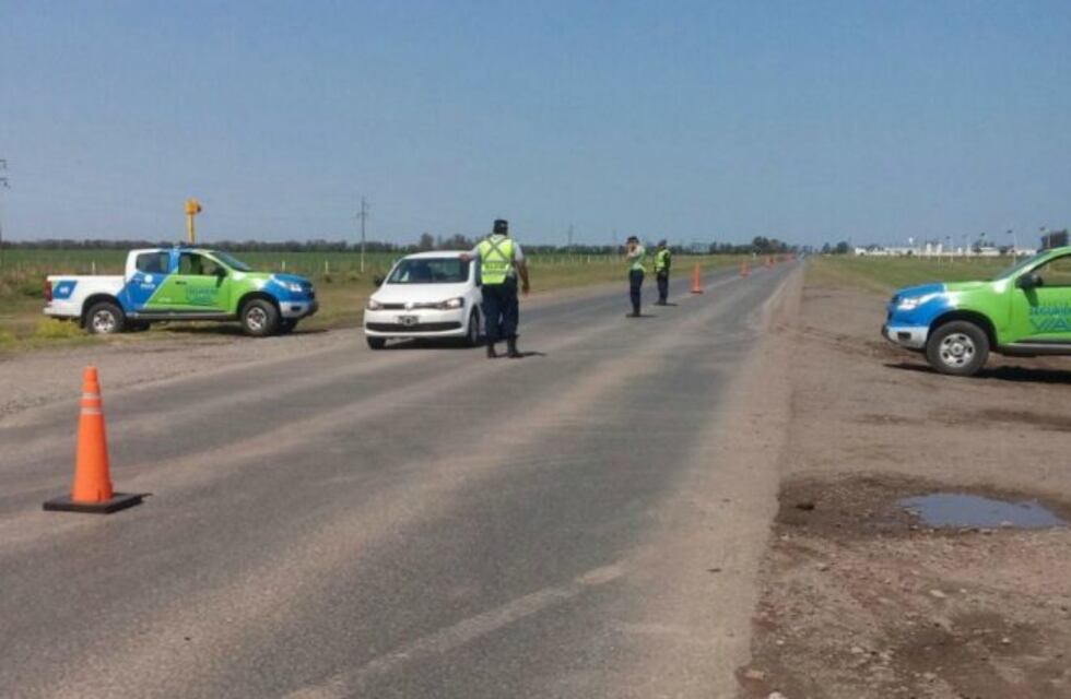 Hablaba por celular mientras manejaba, lo pararon y le hallaron 20 kilos de droga