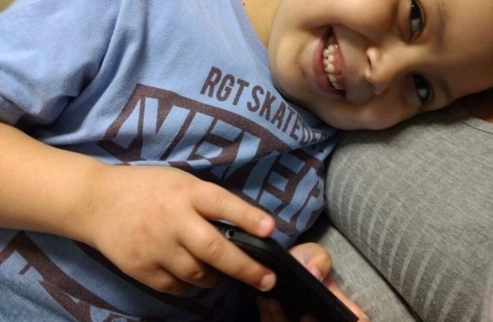 Un pequeño con leucemia pide ayuda para poder pagar su tratamiento