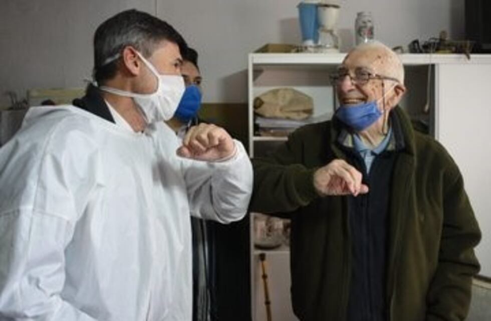 Vacunación antigripal: el empuje del presidente del centro de jubilados de barrio Jardín