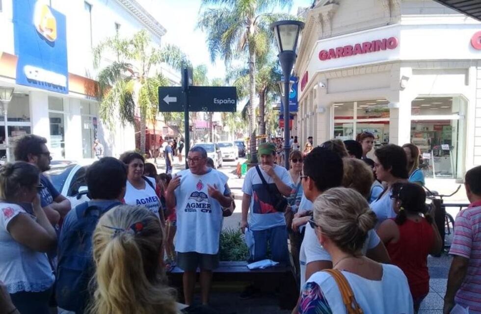 Segundo día de paro docente con volanteada en las calles