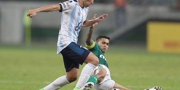 Bruno Bianchi, of Argentina's Atletico Tucuman, left, vies for the ball with Miguel Borja Hernandez, of Brazil's Palmeiras during their Copa Libertadores soccer match in Tucuman, Argentina, Wednesday, March 8, 2017. (Gustavo Garello/Jam Media via AP) tucuman bruno bianchi futbol copa libertadores 2017 futbol futbolistas atletico tucuman palmeiras
