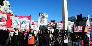Marcha de la Izquierda en el Obelisco\u002E (Foto: Clarín)