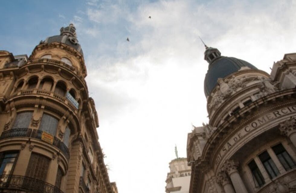 Recorrido gratuito por el Paseo del Siglo para descubrir los edificios que marcaron la historia de la ciudad