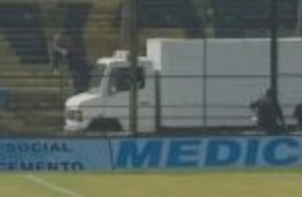 Encontraron una réplica de granada en la previa del partido entre Almirante Brown-Colegiales