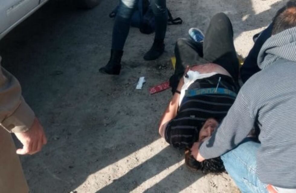 El momento en el que un camionero acuchilla a otro en Puerto General San Martín